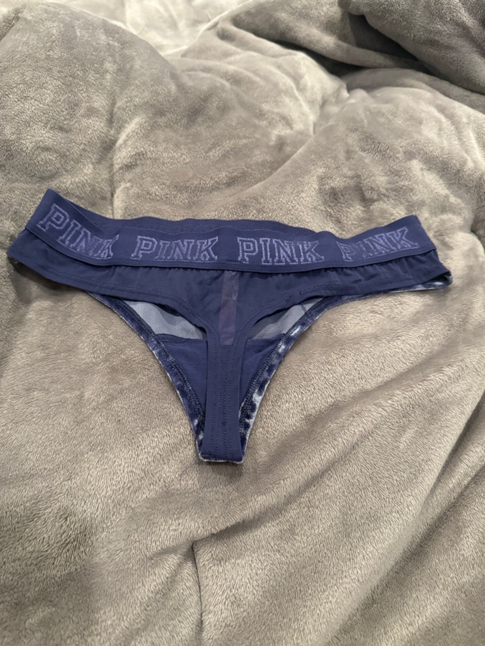 Velvet Thong Victoria Secret PINK - Picture 2 of 3